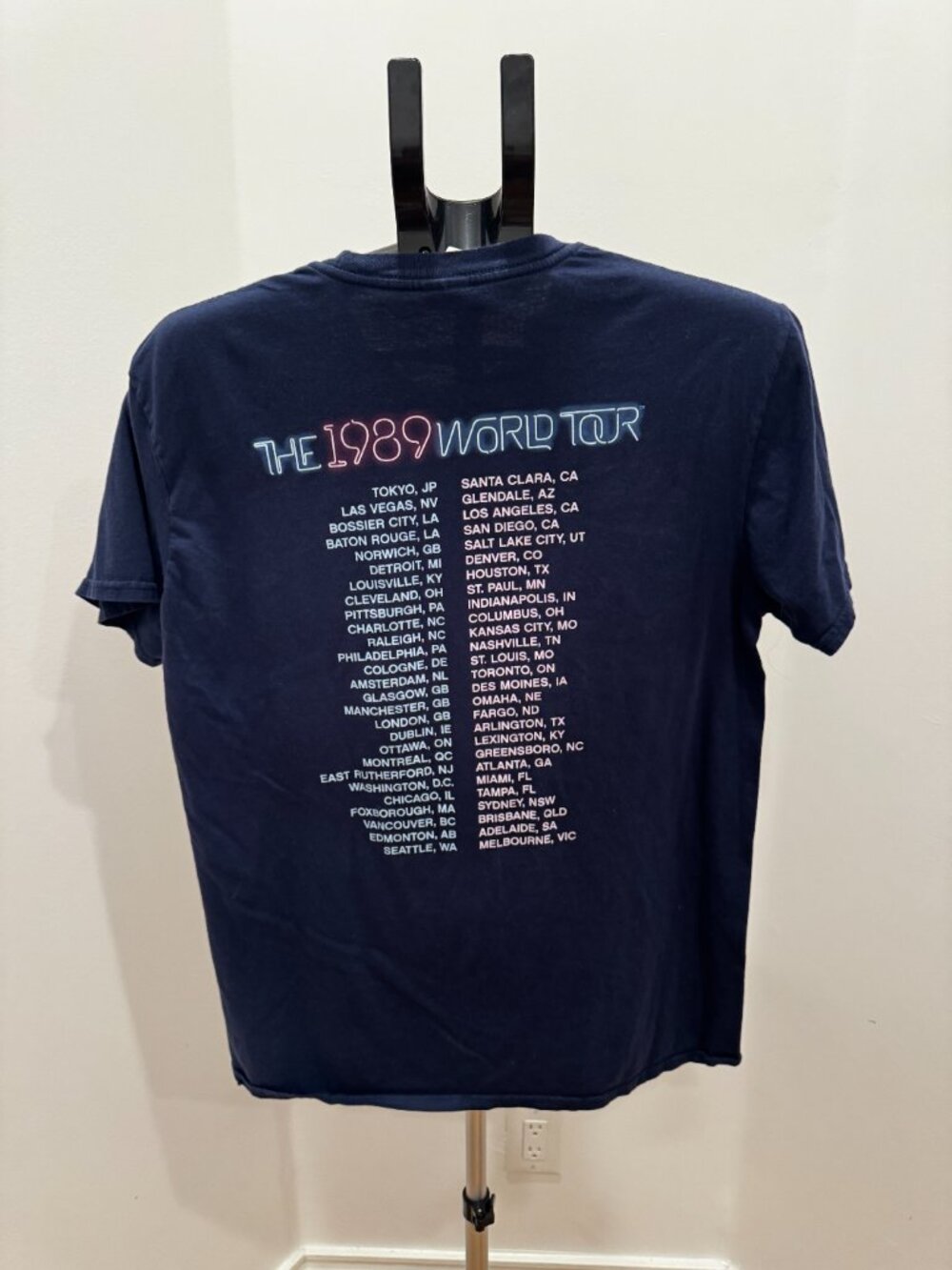 Official Taylor Swift 1989 World Tour Concert T-Shirt Navy Large 2015 EUC - Picture 5 of 12